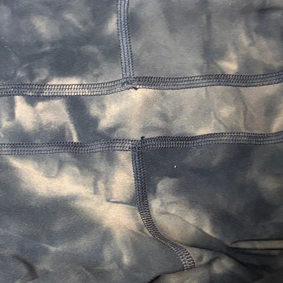 Women’s lululemon Navy Tie-Dye Leggings- size 20 - Picture 5 of 7